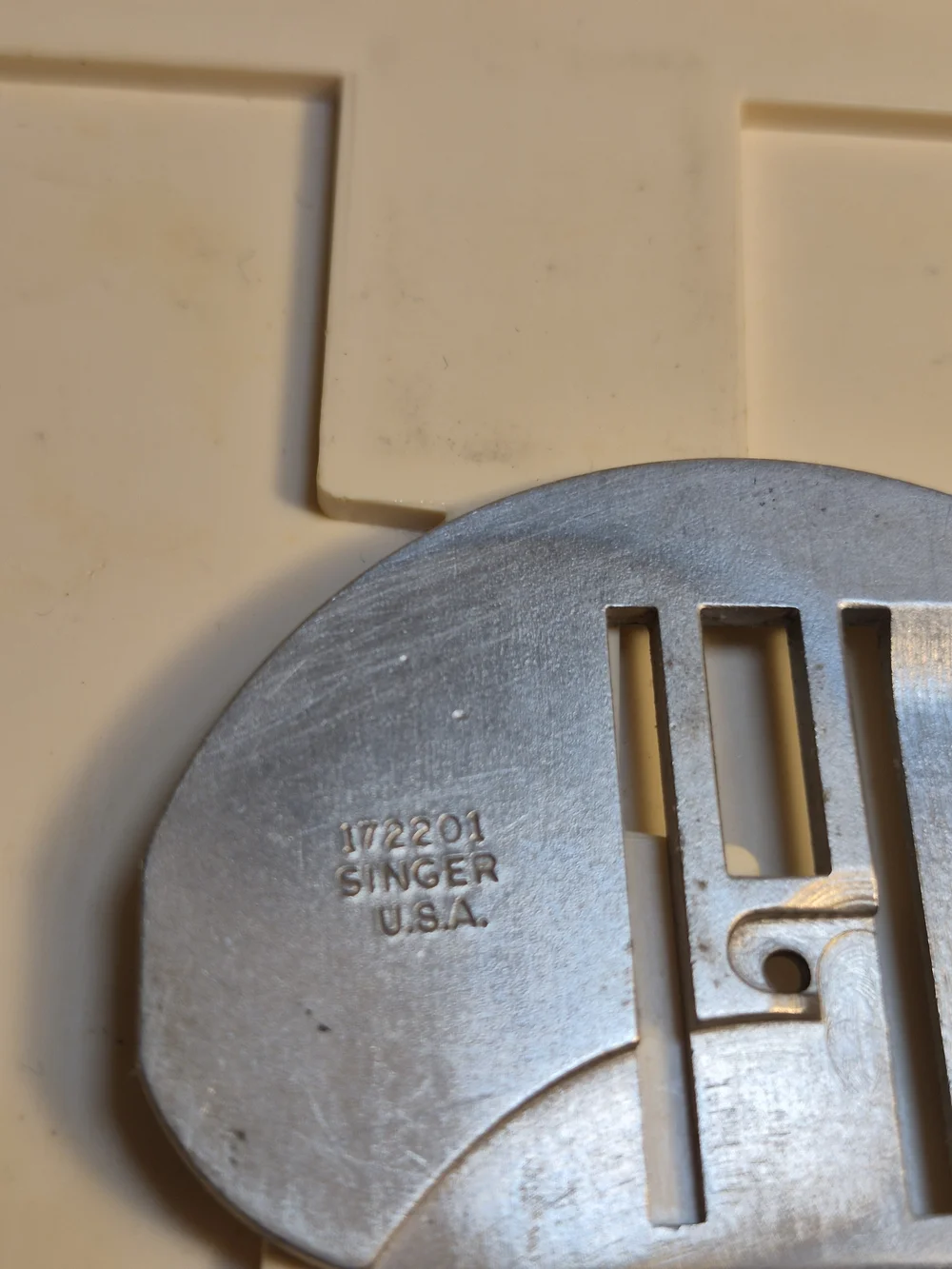 Vintage Singer Cream COLOR  Sewing Accessory Box & A Few Accessories Gold Accent